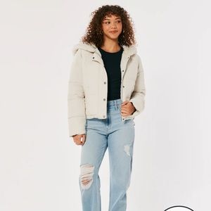 Hollister cropped puffer jacket